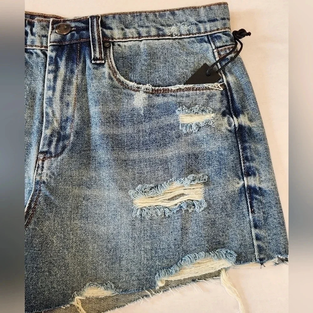 NWT || SILENT NEW YORK || cut off denim jeans